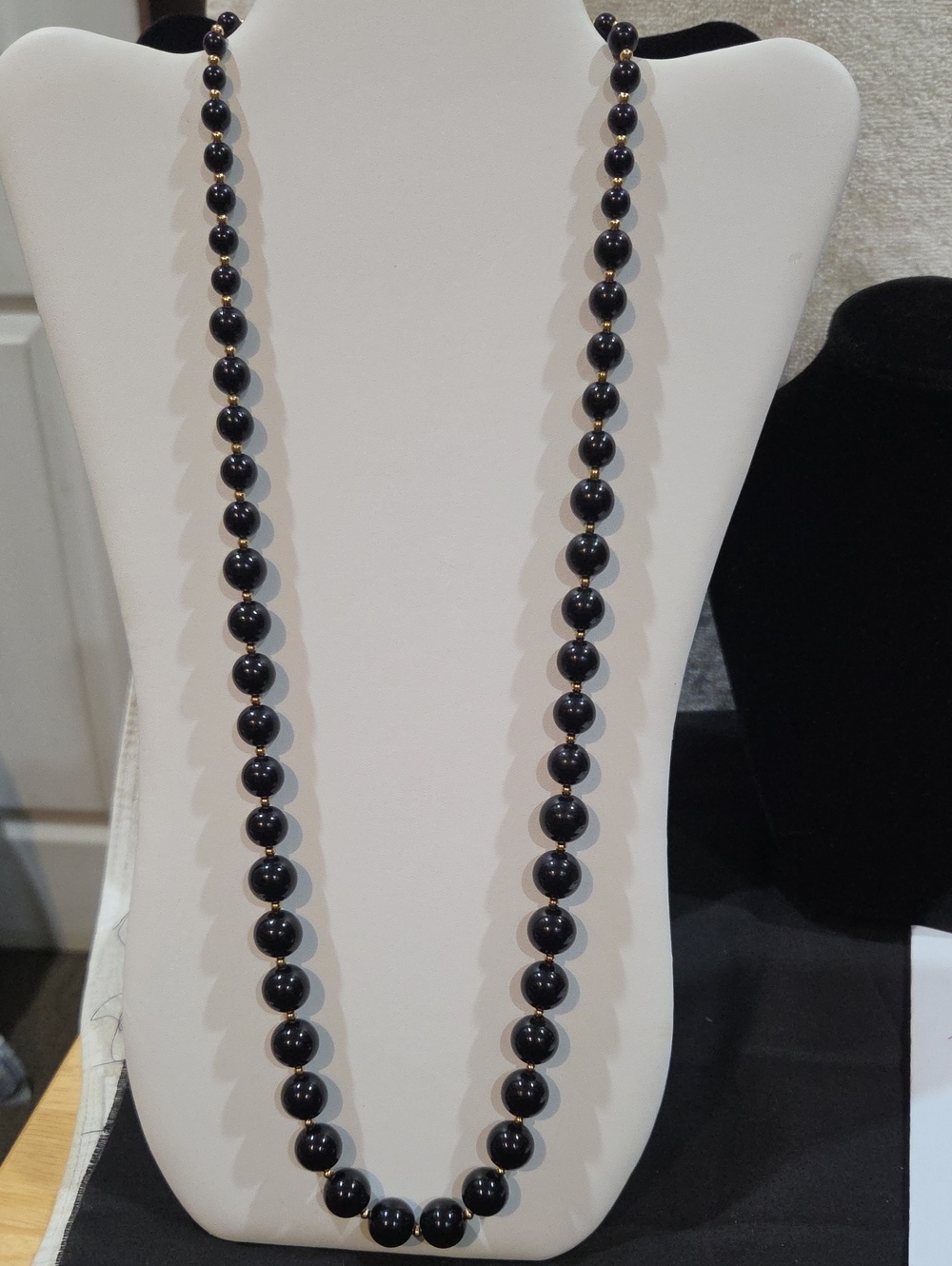 MONET GRADUATED BLACK BEADED NECKLACE